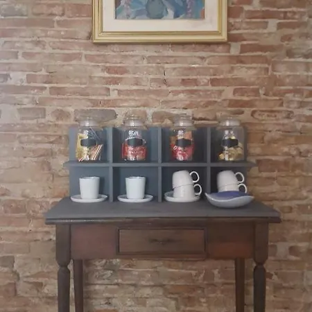 Apartament La Casa Sui Portici *